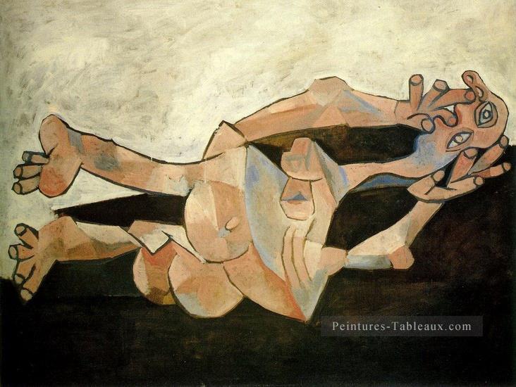 Femme couchee sur fond cachou 1938 Cubisme Peintures à l'huile